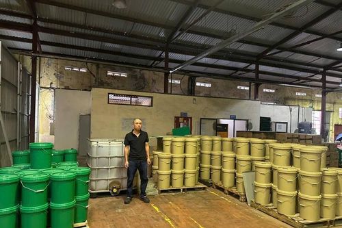 Phê chuẩn khởi tố Phó Tổng Giám đốc công ty sản xuất dầu nhờn giả