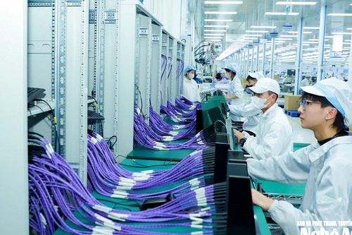 Quan tâm phát triển tổ chức Đảng, đảng viên trong doanh nghiệp tư nhân và FDI