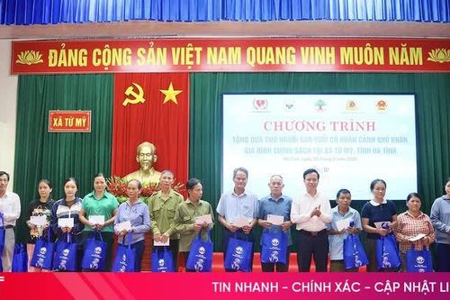Trao 200 suất quà cho các gia đình hoàn cảnh khó khăn ở xã Tứ Mỹ