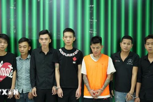 Vụ lái ôtô tông vào nhóm người trước quán ăn: Bắt khẩn cấp 7 đối tượng