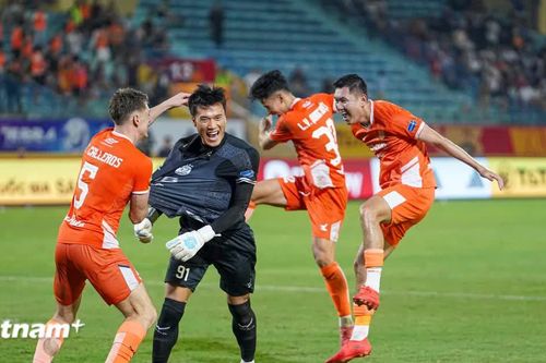 Người nhện' Bùi Tiến Dũng rực sáng, SHB Đà Nẵng loại Hà Nội FC ở Cúp Quốc gia