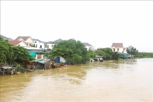 Vượt sông Hội Nguyên trong đêm đưa học sinh bị co giật đi cấp cứu