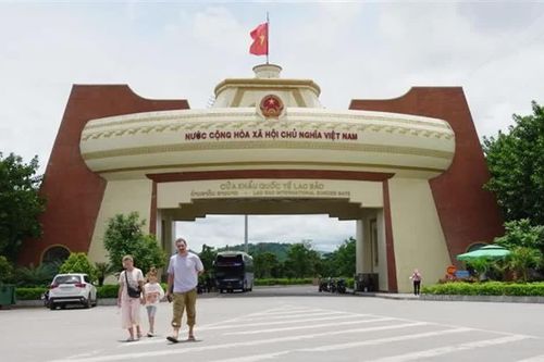 Đưa Lao Bảo thành trung tâm thương mại, logistics