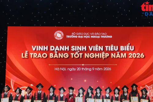 Hiệu trưởng gửi thông điệp về 'năng lực tạo niềm tin' tới tân cử nhân