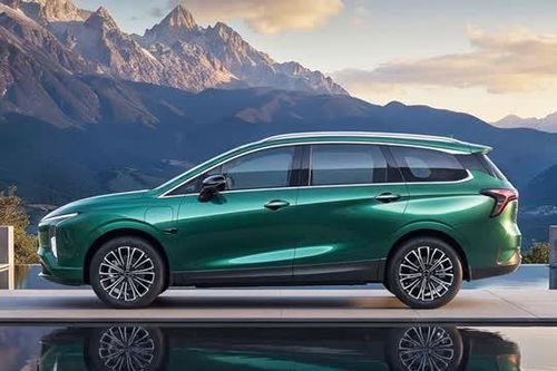 Xe MPV 7 chỗ mạnh 184 mã lực, giá hơn 400 triệu đồng