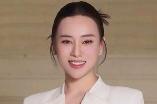 Phương Oanh đã tìm thấy hạnh phúc ở tuổi 36