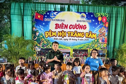 Hơn 2.200 suất quà Trung thu đến với thiếu nhi vùng biên giới Đắk Lắk