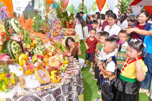 Mâm cỗ Trung thu thắp sáng ước mơ trẻ em vùng biên