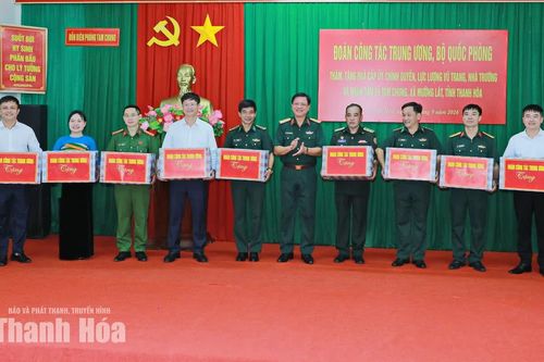 Lãnh đạo Bộ Quốc phòng và tỉnh Thanh Hóa thăm, tặng quà các lực lượng làm nhiệm vụ ở biên giới