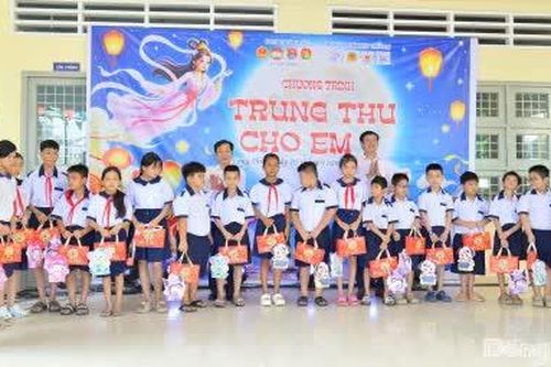 Ấm áp Chương trình 'Trung thu cho em' tại xã Long Định