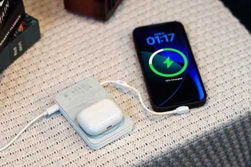 Vị trí đặt sạc điện thoại an toàn giúp phòng ngừa nguy cơ chập điện và cháy nổ pin Lithium-ion