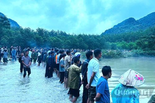 Tìm kiếm nam sinh lớp 10 bị nước cuốn trôi ở xã Phong Nha
