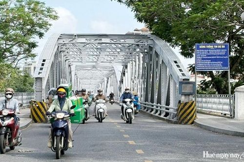 Trả lại Trường Tiền màu nhũ bạc
