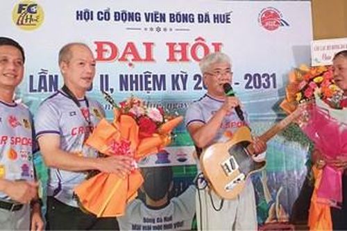 'Cầu thủ thứ 12' hành trình 'giữ lửa'