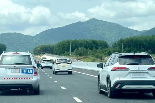 Xe tập lái gây cản trở giao thông, xử lý thế nào?