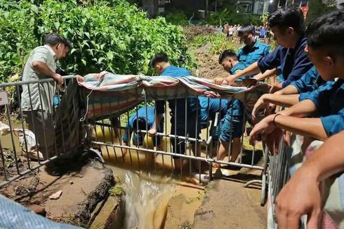 Chủ tịch Hà Nội yêu cầu làm rõ trách nhiệm vụ nam sinh tử vong dưới cống ở Đông Ngạc