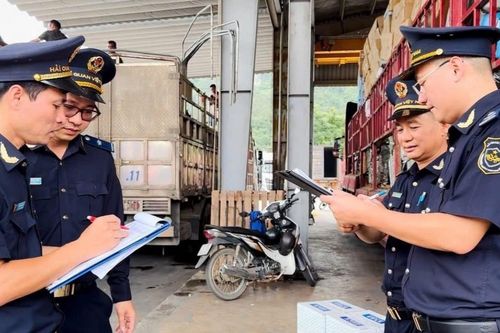 Hải quan hướng dẫn điều kiện tạm xuất - tái nhập xe mô tô tự lái qua biên giới Việt - Trung