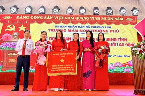 Quảng Trị: Trường Mầm non Trường Phú đón nhận Cờ thi đua của UBND tỉnh