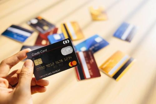 Thẻ tín dụng chưa kích hoạt có bị tính phí thường niên không?