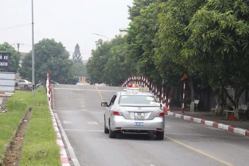 Không được tập lái xe ô tô trên cao tốc