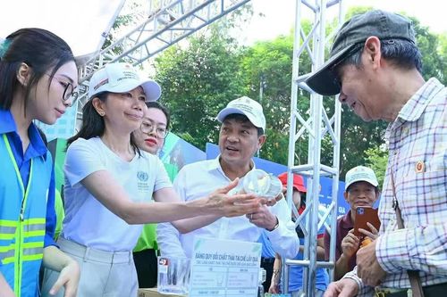 Chất thải nếu không được thu gom, phân loại sẽ là gánh nặng lớn cho hạ tầng đô thị