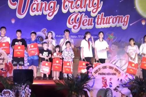 Lung linh sắc màu đêm hội trăng rằm