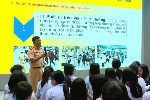 Xây dựng văn hoá giao thông từ những mái trường