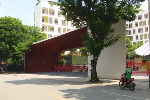 Phường Từ Liêm giải tỏa phương tiện bủa vây trường học