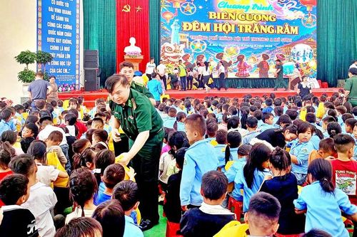 'Biên cương đêm hội trăng rằm' rộn ràng vùng biên giới Lào Cai