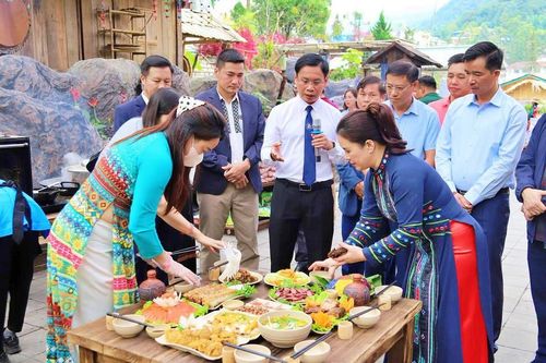 Bất ngờ ẩm thực vùng cao Sa Pa với 'Mâm cơm hương vị Tây Bắc'