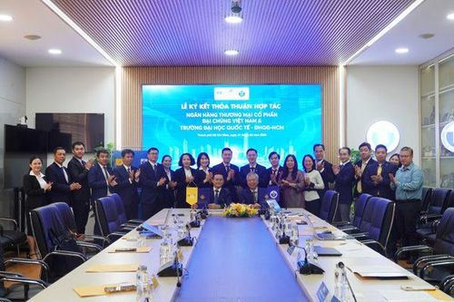 Trường Đại học Quốc tế ký kết hợp tác với PVComBank chi nhánh Hoàng Văn Thụ