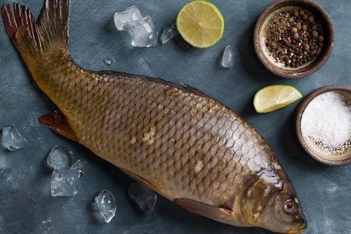 Rửa cá mãi nhưng vẫn tanh? Đây là những sai lầm nhiều người mắc phải