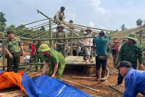 Lâm Đồng: 79 hộ dân phải sơ tán do sụt lún, nứt đất ở Quảng Sơn