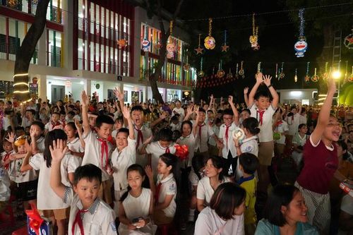 Đêm hội Trăng rằm trao niềm vui, tiếp sức đến trường