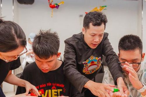 'Chung Tay Dệt Hội' cùng trẻ em khiếm thị đón Trung thu