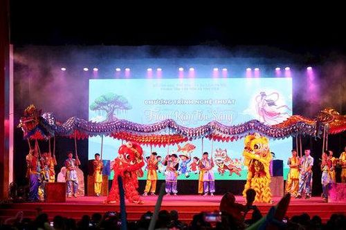 Rộn ràng đêm hội 'Trăng rằm tỏa sáng - Thắp sáng tương lai'