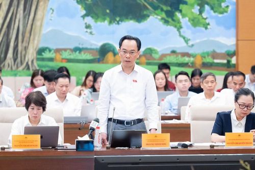 Bộ trưởng Bộ Giáo dục và Đào tạo nói gì về thiếu sách giáo khoa?