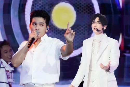 Anh Tài Quốc Thiên làm rớt giày tại Meet & Greet, fan hài hước gọi tên BB Trần