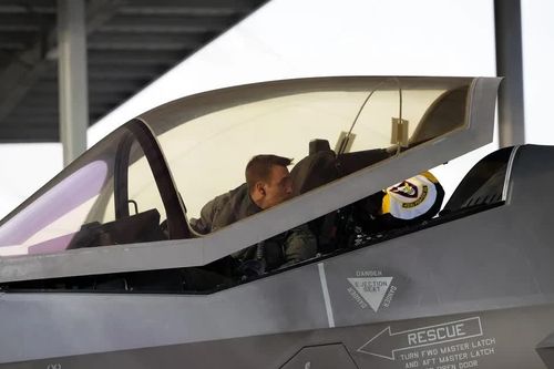 Câu hỏi lớn trong vụ lô linh kiện tiêm kích F-35 bất ngờ 'đi lạc' đến Hong Kong