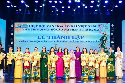 Tái hiện hành trình Di sản áo dài Việt tại sân khấu Lễ thành lập Liên Chi hội Văn hóa Áo dài Đà Nẵng