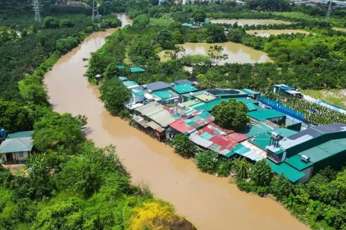 Cận cảnh nhà xưởng 'băm nát' sông Nhuệ trước lệnh xử lý khẩn của Chủ tịch UBND TP Hà Nội
