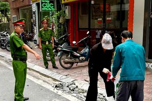 Quyết liệt xử lý vi phạm bục bệ, cầu dẫn xe lấn chiếm vỉa hè