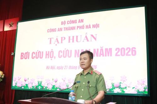 Trang bị kỹ năng bơi cứu hộ, cứu nạn cho cán bộ, chiến sĩ Công an Thủ đô