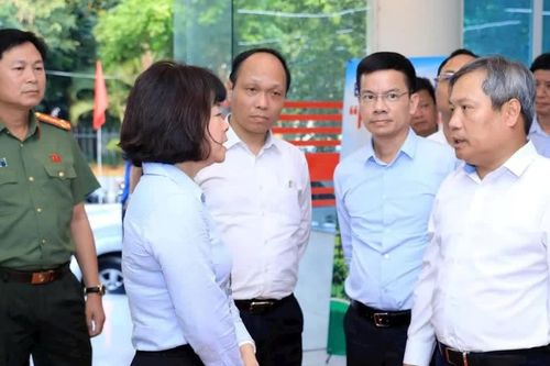 Chủ tịch Hà Nội kiểm tra thực tiễn công tác lấy ý kiến người dân về phân khu đô thị sông Hồng ở phường Bồ Đề