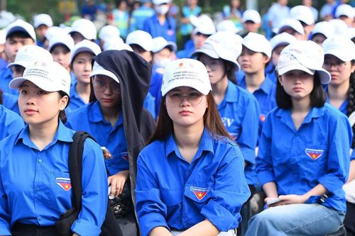 Chuyển đổi xanh và bài toán việc làm cho người trẻ