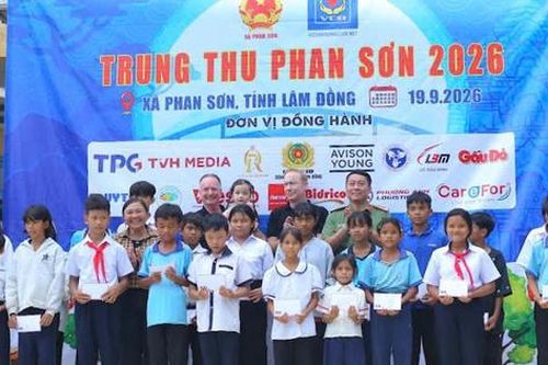 Lâm Đồng: Trung thu ấm áp với 2.000 em nhỏ có hoàn cảnh khó khăn tại xã miền núi Phan Sơn