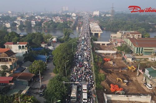 Hà Nội: Ùn tắc kéo dài trên Quốc lộ 6
