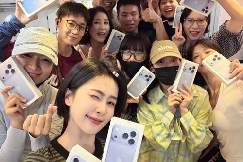 Bạch Lộc tặng iPhone 18 Pro Max cho vệ sĩ, trợ lý