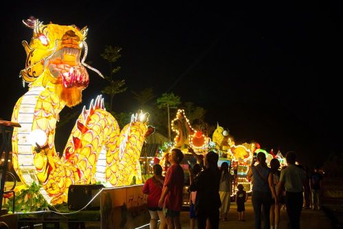 Chiêm ngưỡng những mô hình đèn lồng khổng lồ ở Tam Chúc