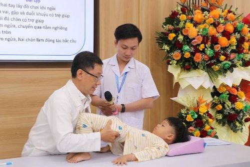 Nâng cao nhận thức, chăm sóc đúng cách cho trẻ mắc bệnh teo cơ tủy